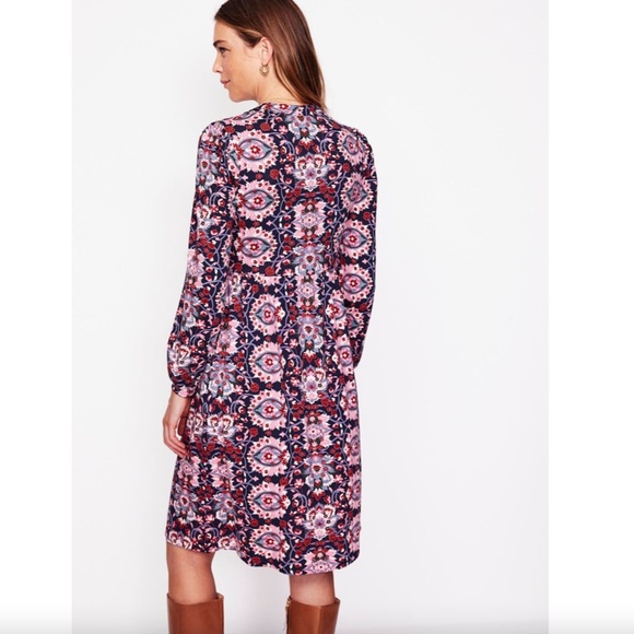 Boden Naomi Relaxed Jersey Dress in Navy and Pink Medallion, Size 8 US - Picture 8 of 9